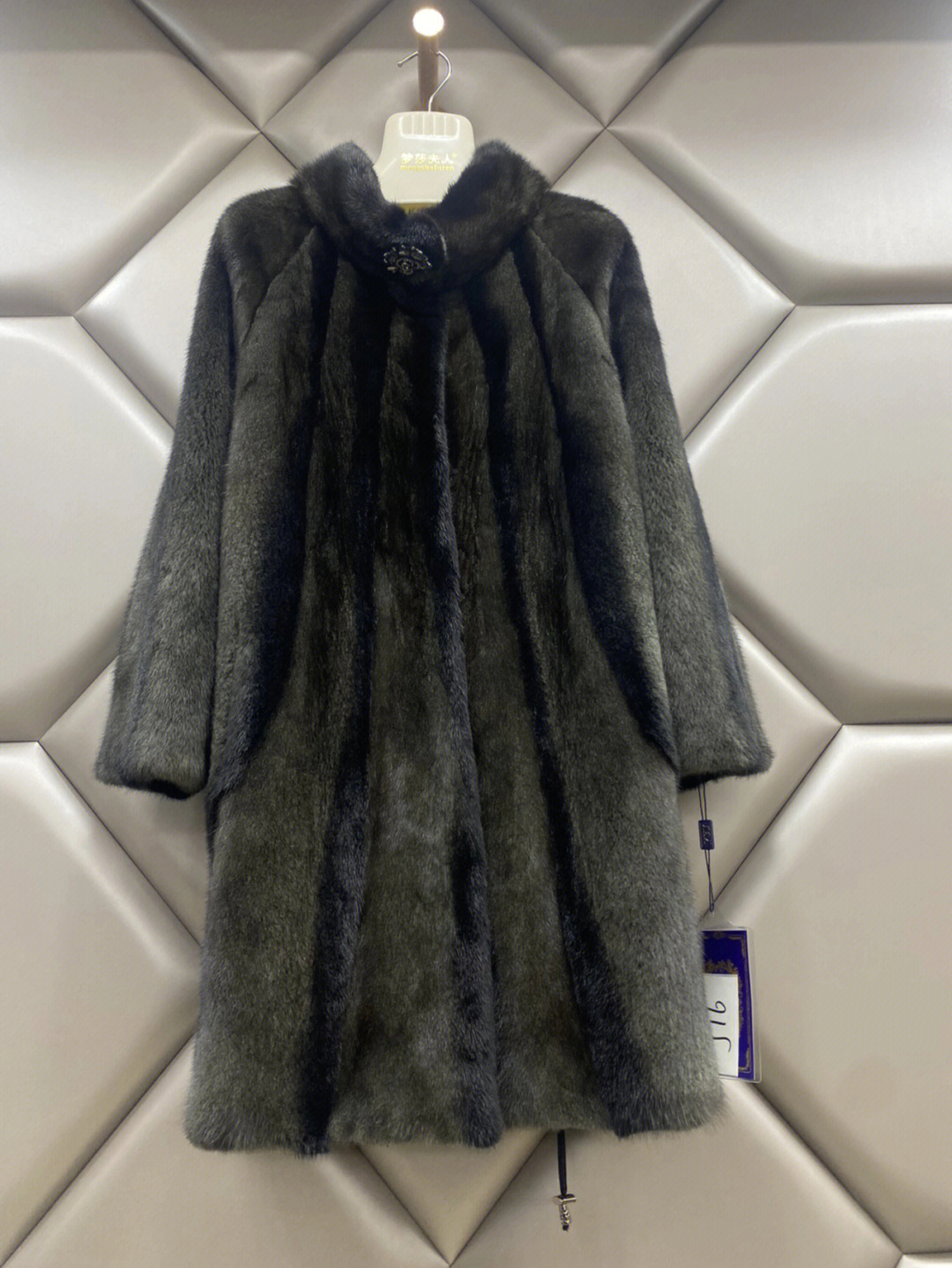 今年最新款水貂皮草,时尚与质感的完美融合风采展现