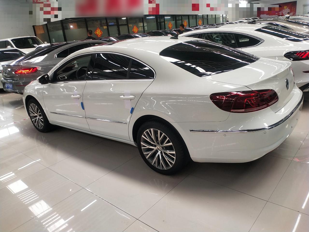 2016大众CC最新款型，小巷魅力与隐藏特色小店探索