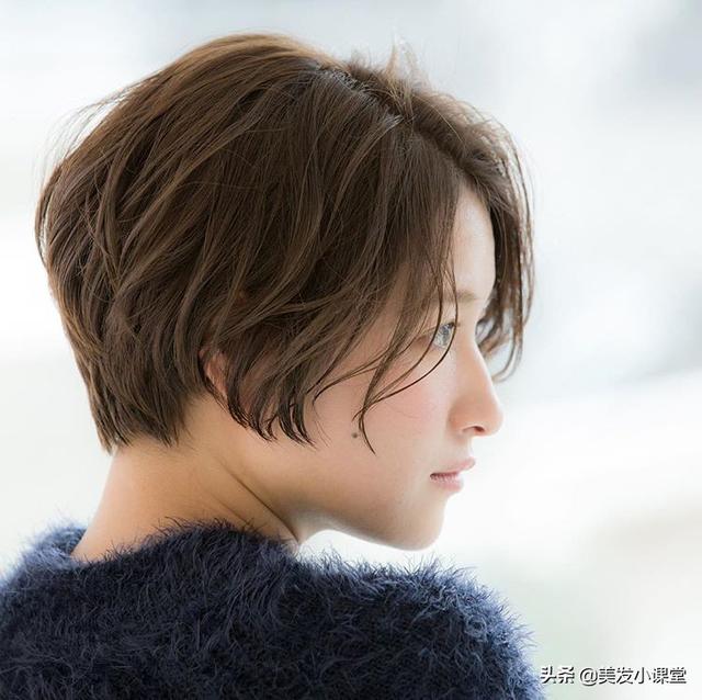 探索自然美景与内心宁静,最新30岁女性短发发型图片