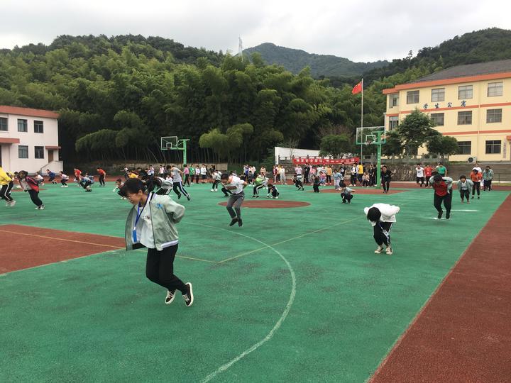 课间跑比赛，活力青春的较量时刻