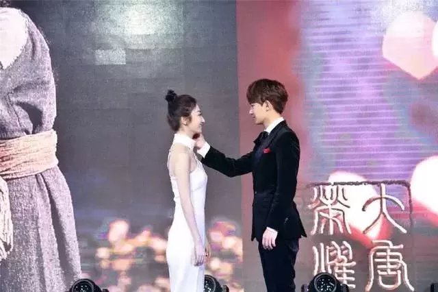 任嘉伦景甜日常温馨瞬间,最新动态一睹甜蜜瞬间