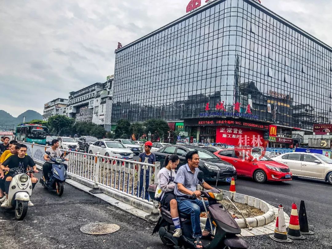 桂林街头探秘,巷弄深处的神秘小店与美食天堂之旅!